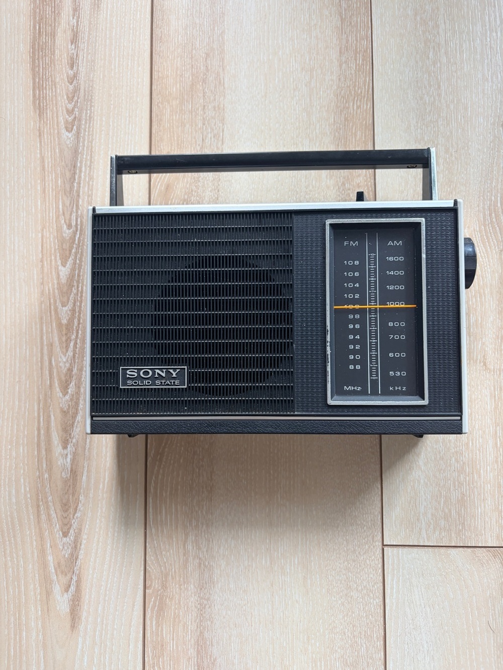 VINTAGE SONY Black Portable AM/FM Radio with Tuning Display